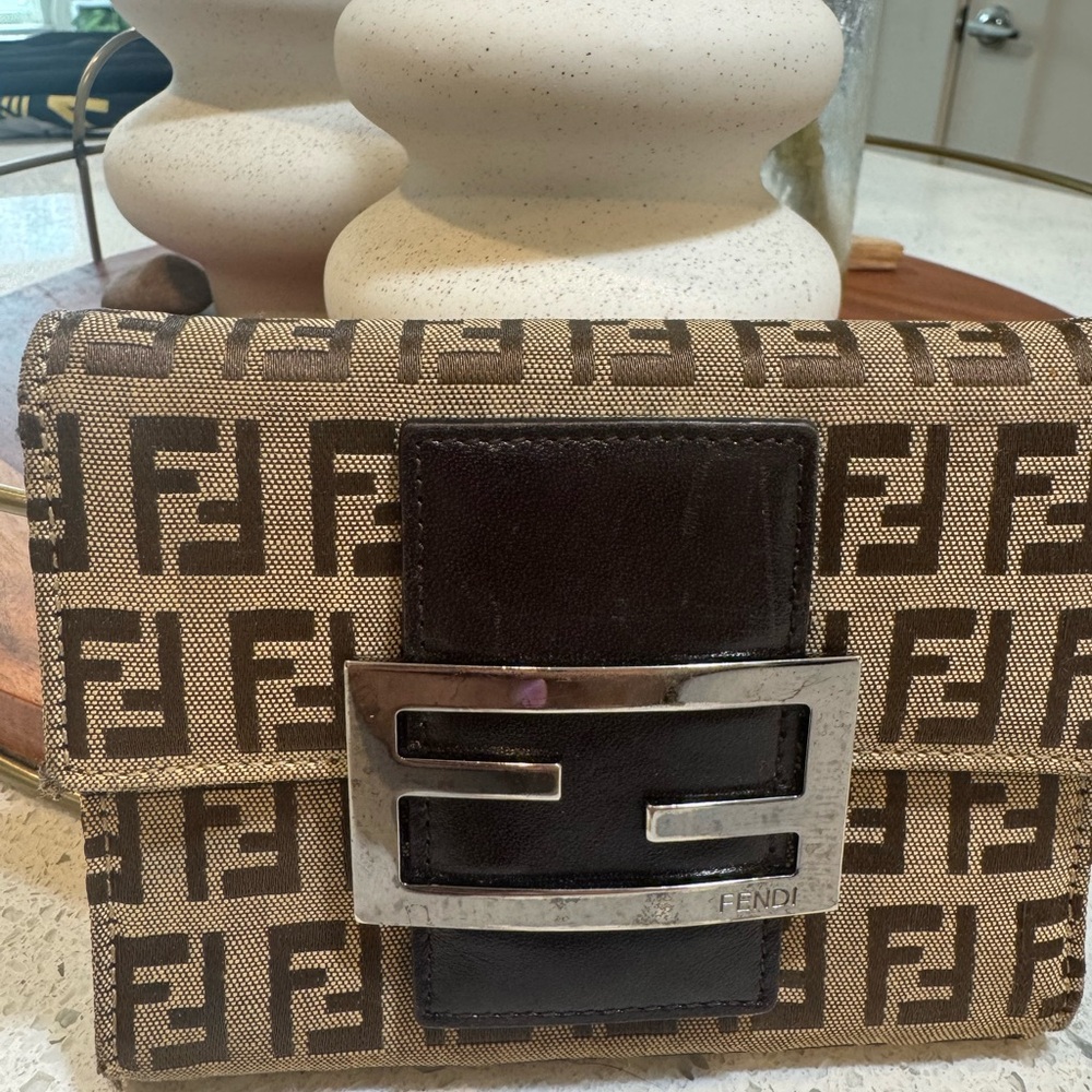 SOLD 🛑 Fendi Authentic Vintage Wallet - Picture 6 of 7